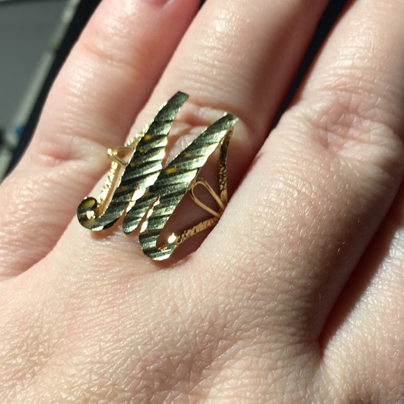 10k solid gold large M initial ring - Picture 6 of 7